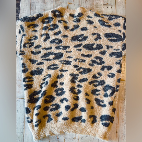 Leopard Print Button-Up Cardigan - Picture 3 of 3